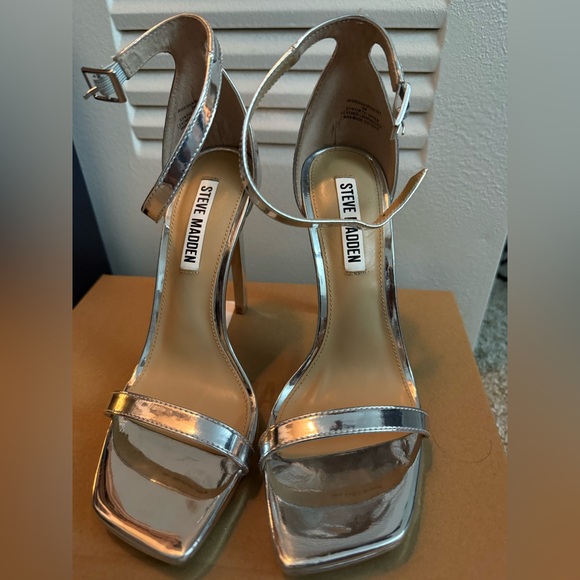 Beautiful heels in good condition. They’re just too high for me. - Picture 2 of 3